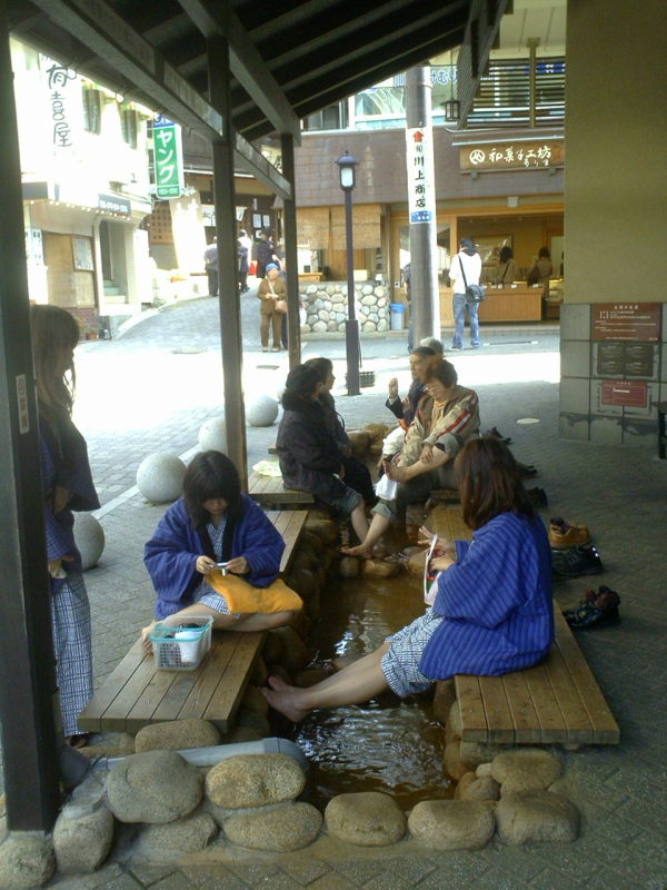 Girls enjoy an ashiyu (foot onsen) outside Kin no Yu.