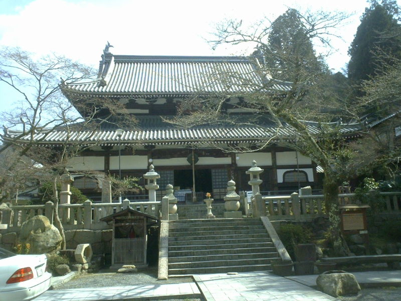 The temple near Gin no Yu is beautiful either by day or by night.