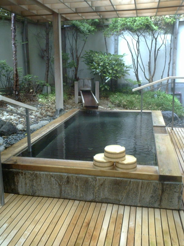 This attractive Yunokawa bath is rimmed with hinoki (Japanese cypress), but purists prefer the entire bath be made from this beautiful, aromatic wood.